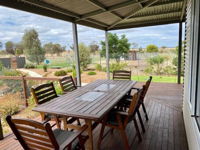 The Mains Guest House 2 Bedroom Farm Stay Corrigin Exteriör bild