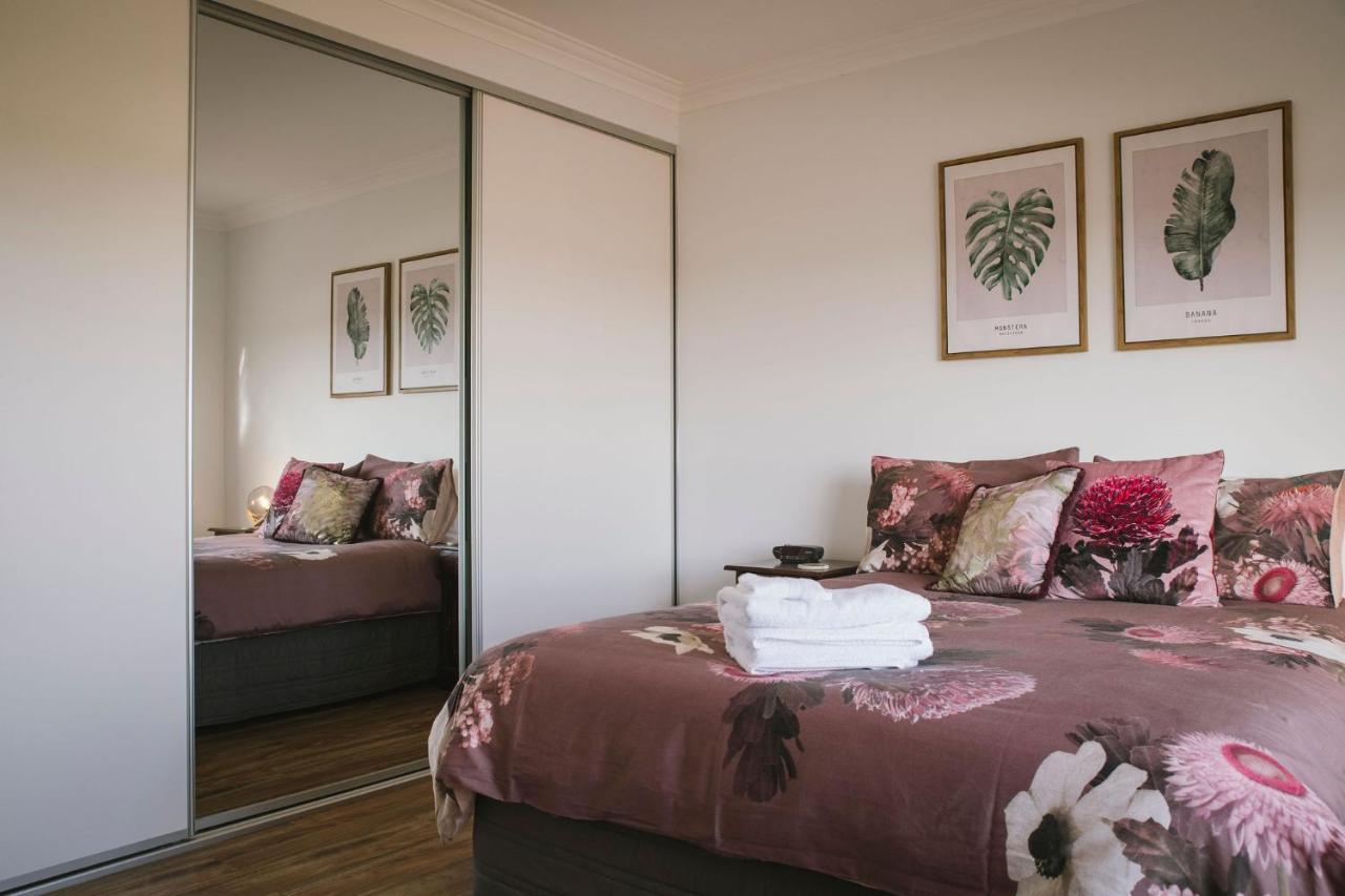 The Mains Guest House 2 Bedroom Farm Stay Corrigin Exteriör bild
